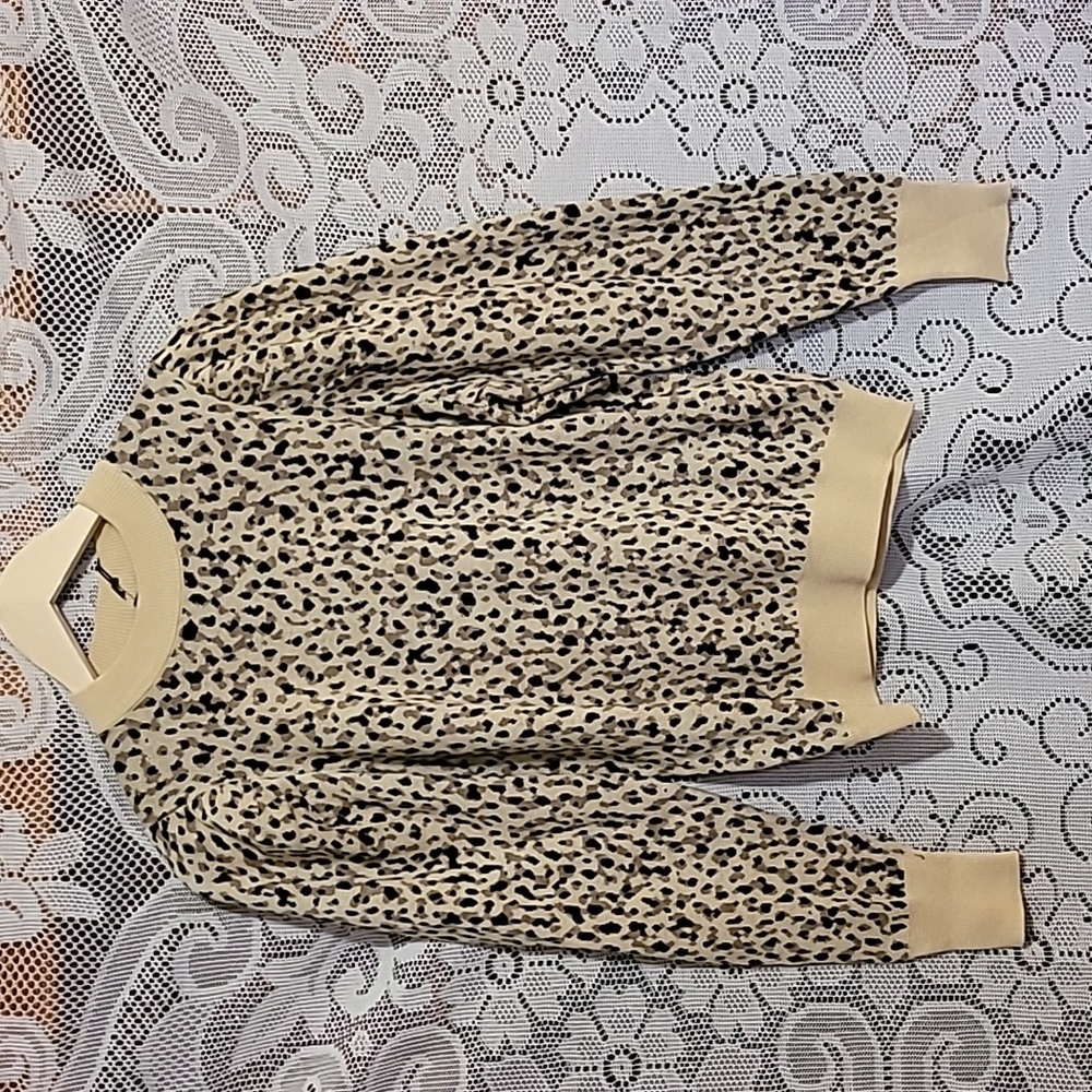 🎲 NWT Who What Wear Shadow Leopard Print Sweater
